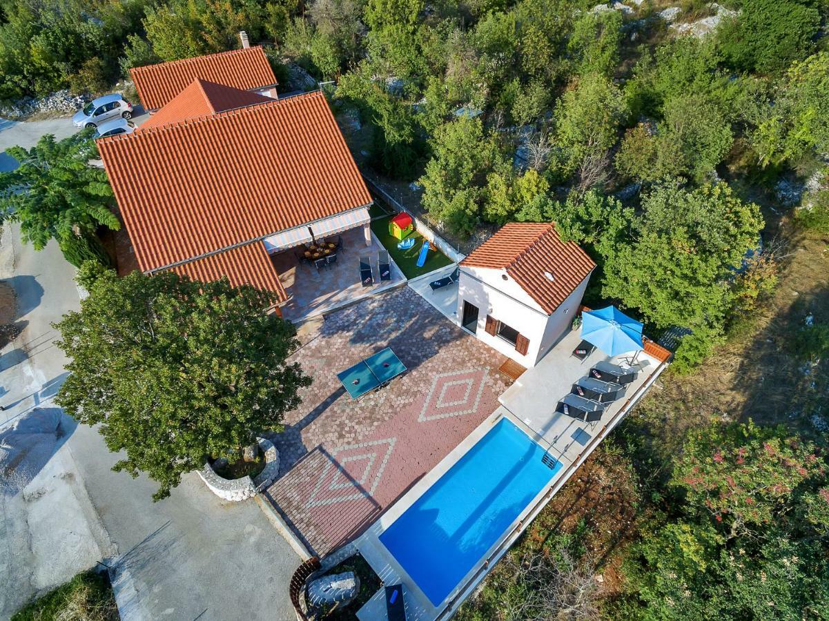 Villa Zvonimir Zagvozd Exterior photo